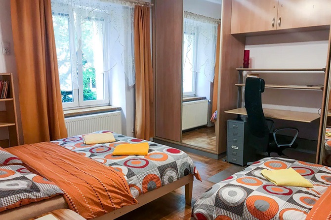 Sunny apartment. 5 minutes walk from Main Sqare