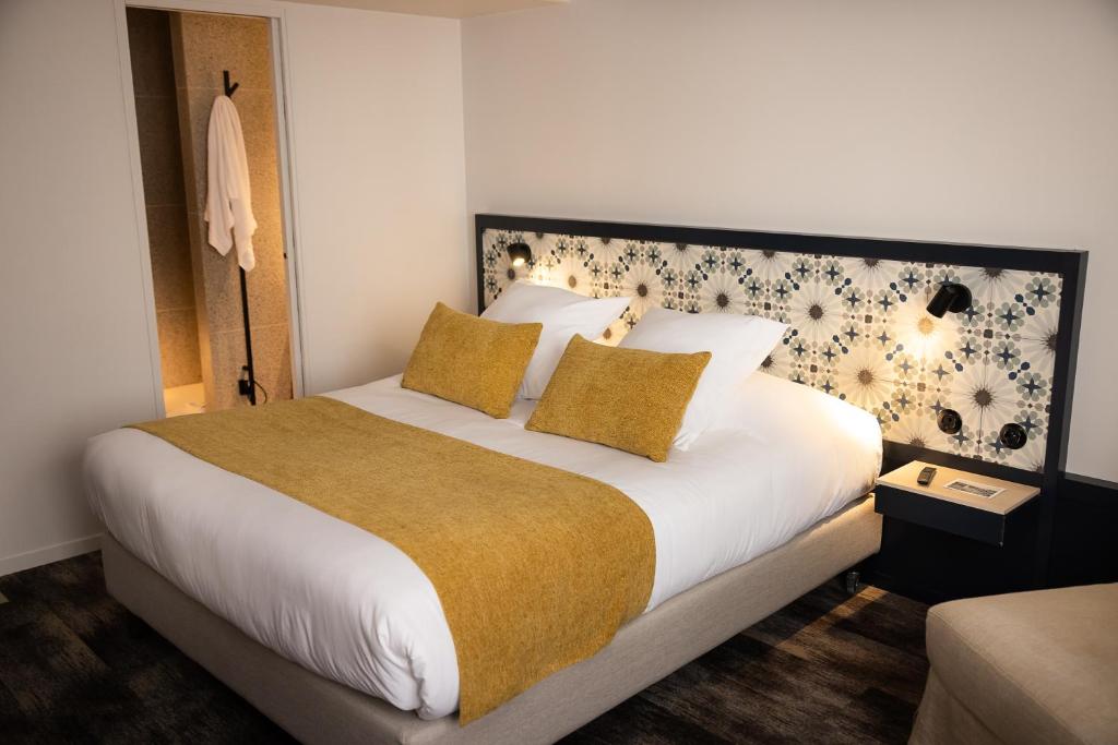 Hôtel Saint-Nicolas — chambre à La Rochelle