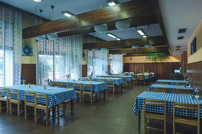 Cafeteria Lidova jidelna Tesnov