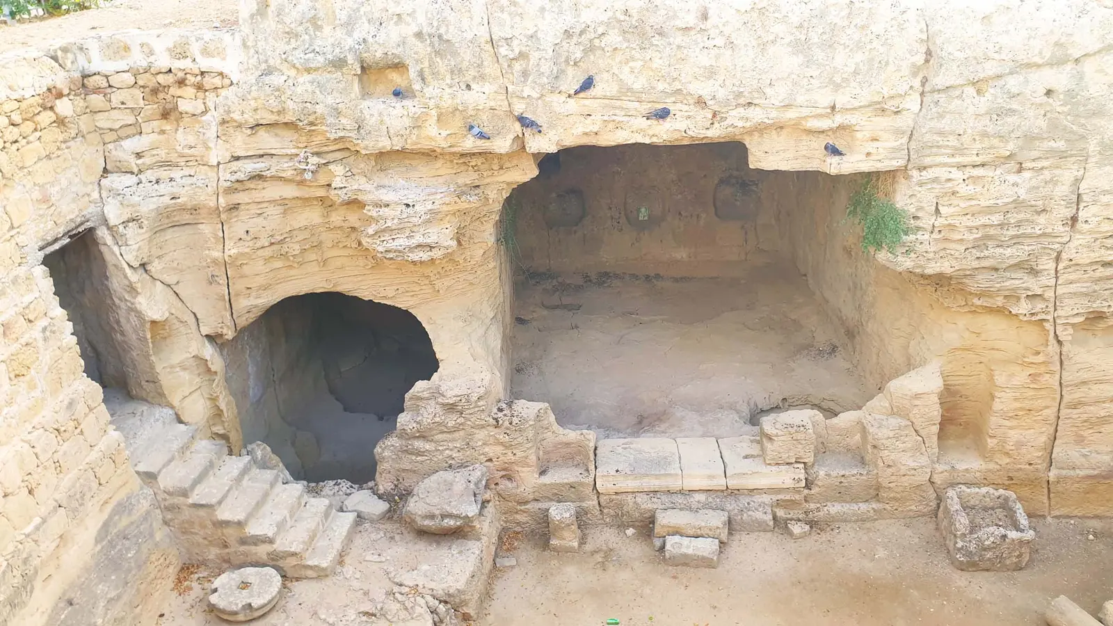 Complexe souterrain Toumballos à Paphos — étape 38 du parcours touristique commenté