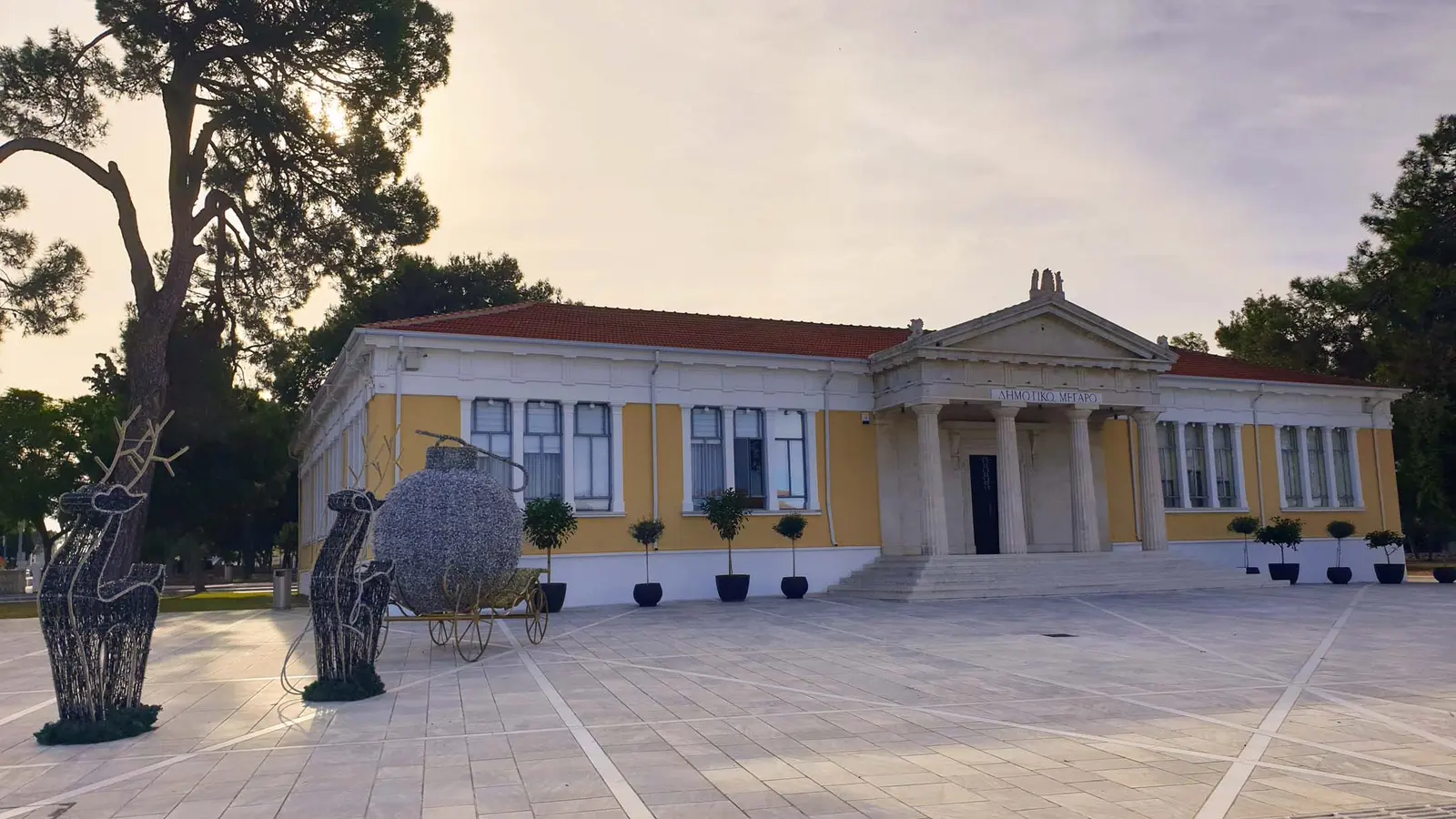 Paphos Town Hall à Paphos — étape 69 du parcours touristique commenté