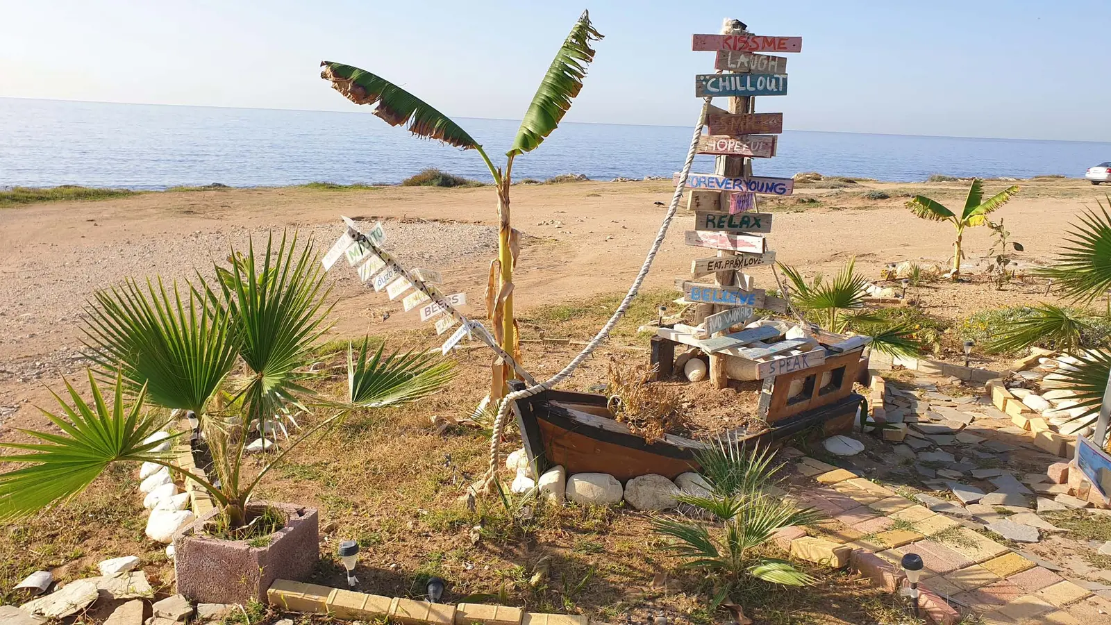 Pioneer Beach à Paphos — étape 44 du parcours touristique commenté