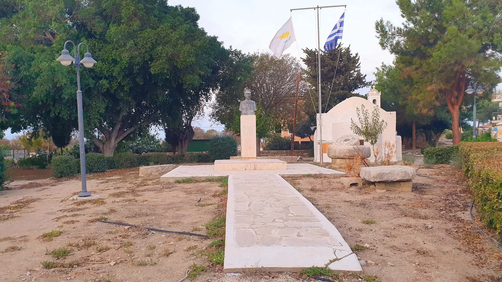 Stelios L. Siepis Bust à Paphos — étape 55 du parcours touristique commenté