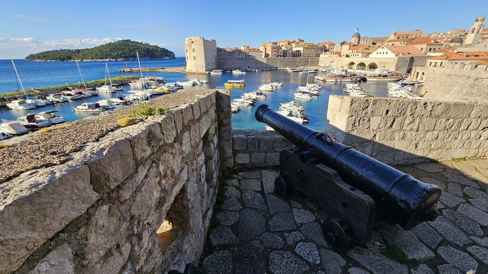 Vue orientale sur le vieux port — Dubrovnik