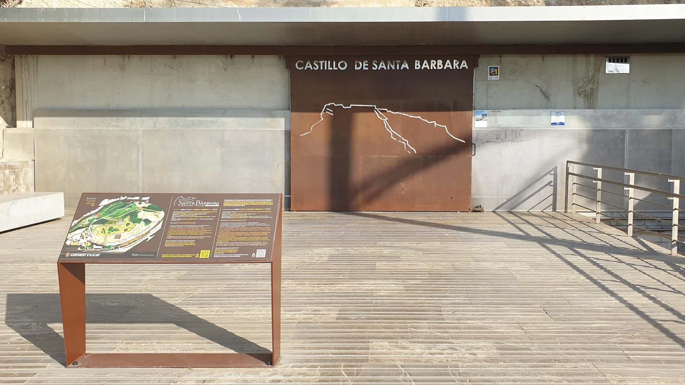 Ascenseur du château de Santa Bárbara — Alicante