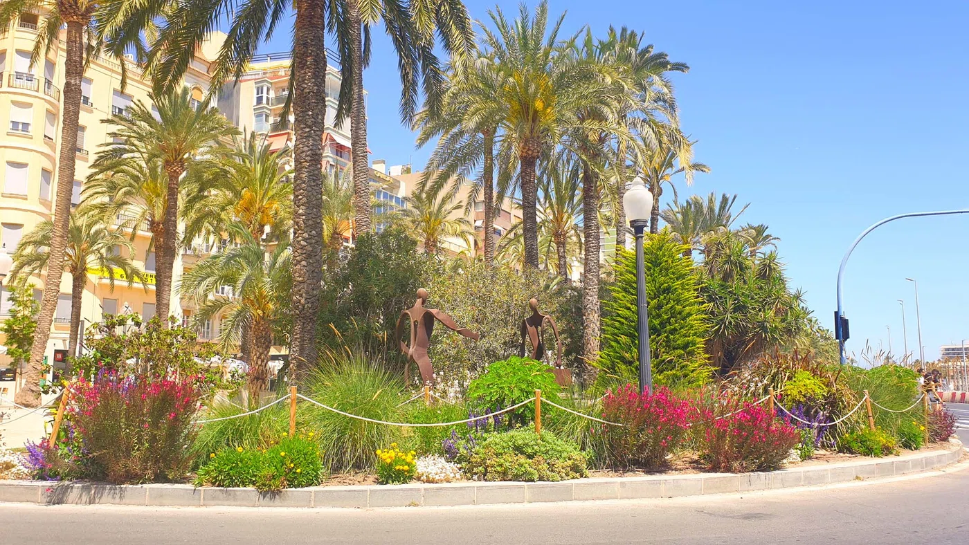 Monumento a los Pied Noir — Alicante