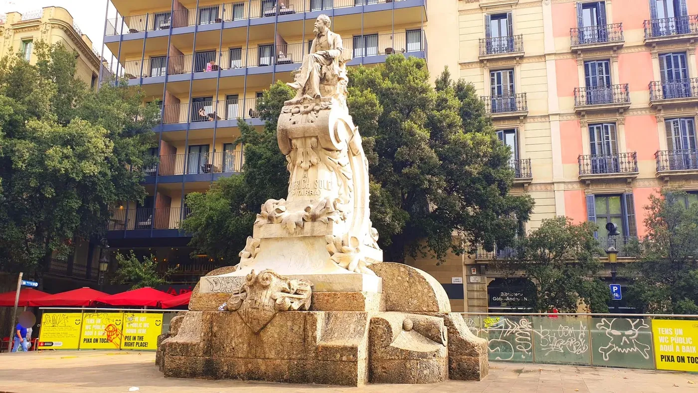 Estàtua de Frederic Soler (Pitarra) à Barcelone, Espagne