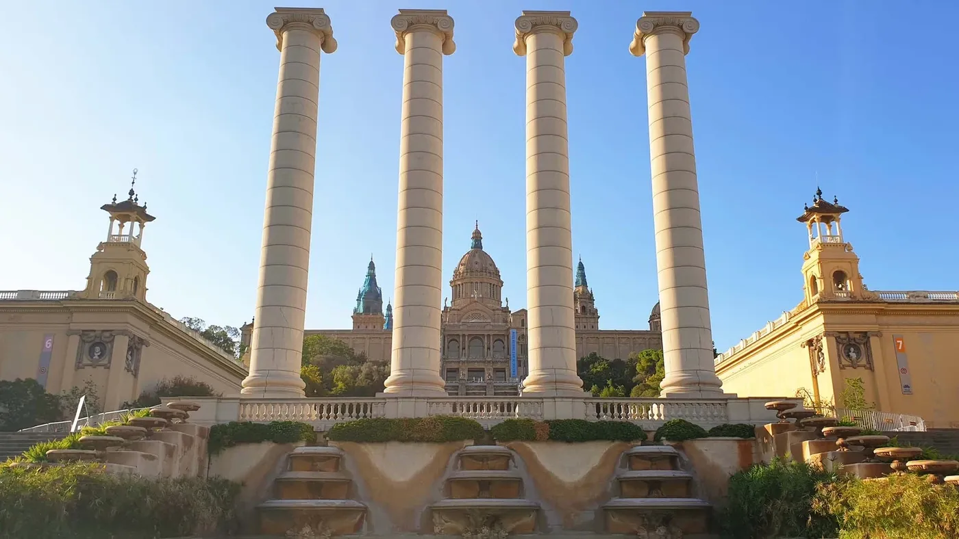 Les Quatre Columnes à Barcelone, Espagne