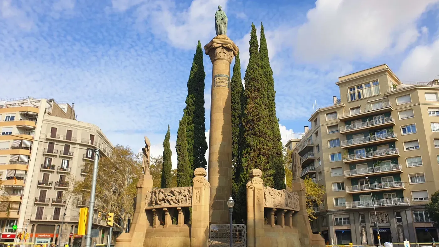 Monument a Mossèn Jacint Verdaguer à Barcelone, Espagne