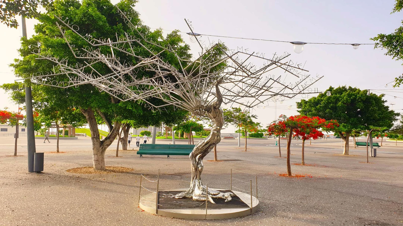 Escultura Lo llevo bien de Julio Nieto — Santa Cruz de Tenerife