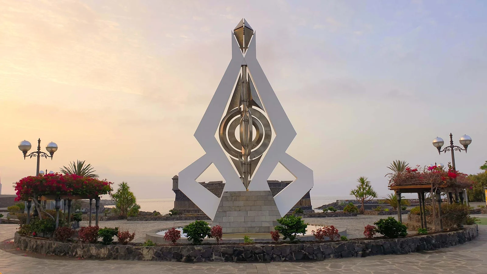 Escultura móvil César Manrique — Santa Cruz de Tenerife