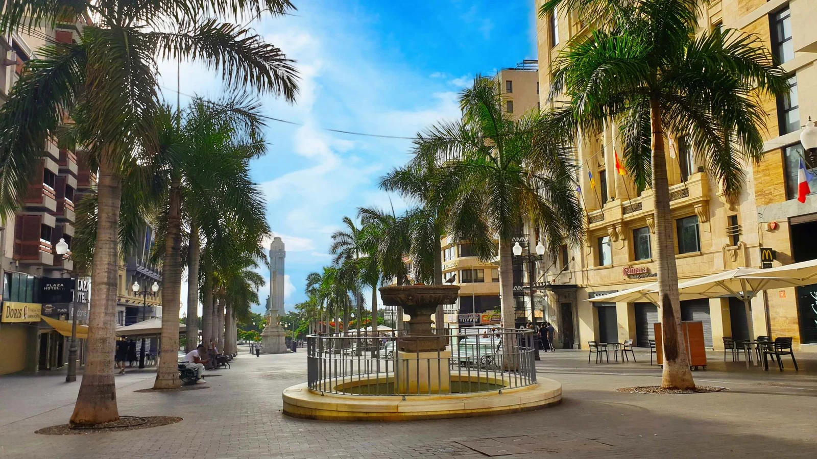 Plaza de la Candelaria * — Santa Cruz de Tenerife