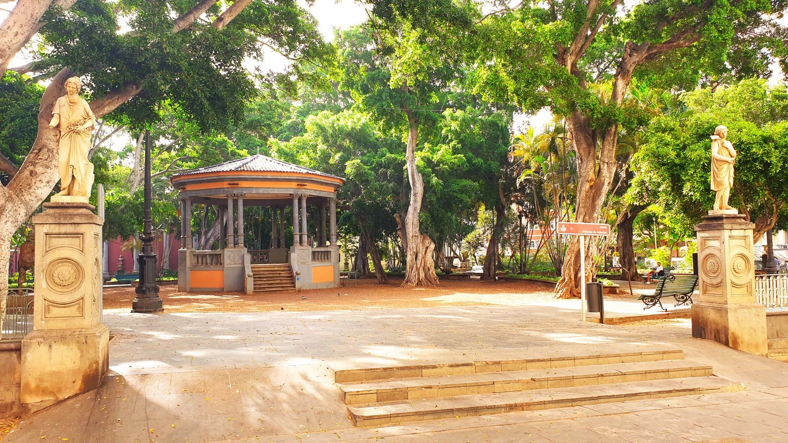 Plaza del Príncipe de Asturias * — Santa Cruz de Tenerife