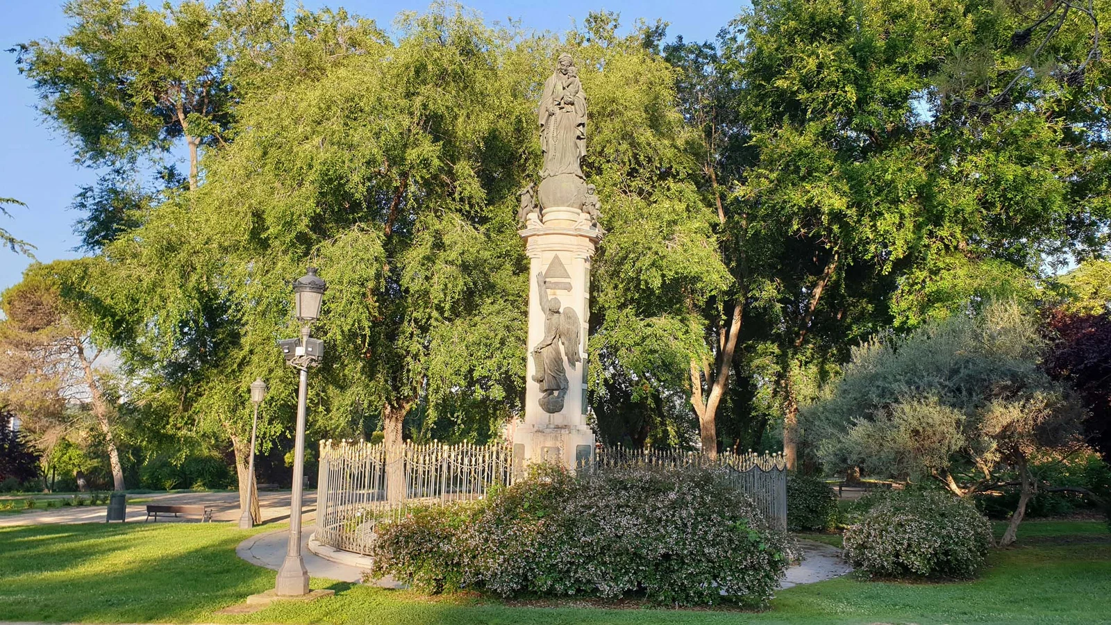 Colonne de la Vierge — Madrid