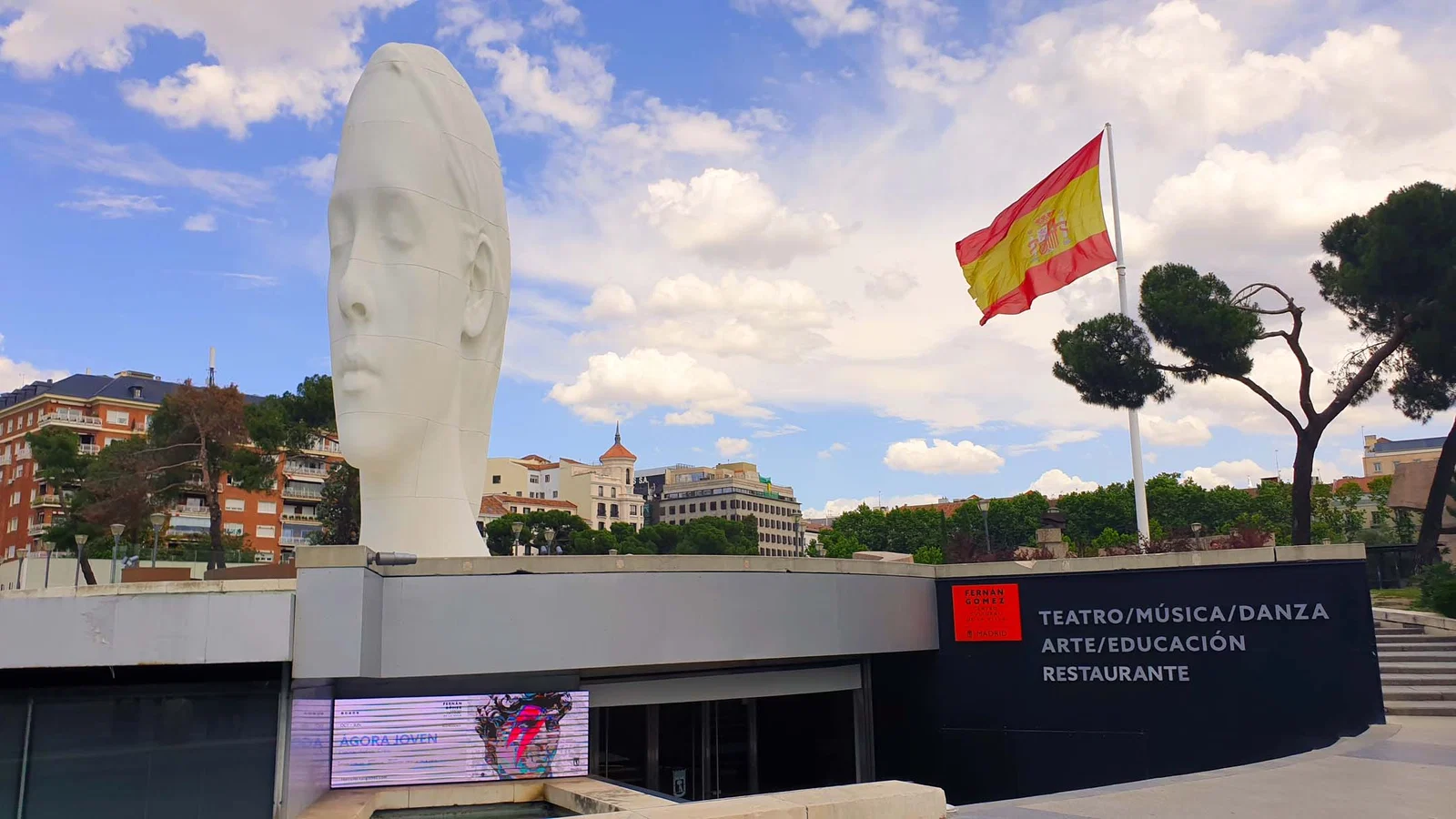Julia, sculpture de Jaume Plensa — Madrid