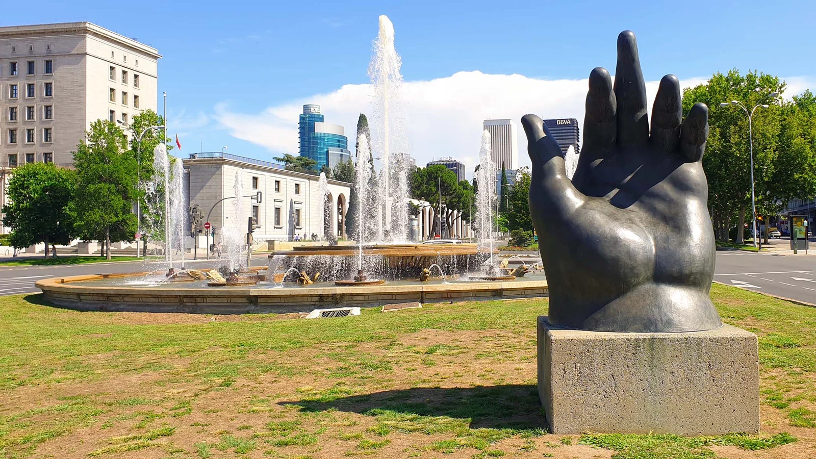 La Main de Botero — Madrid