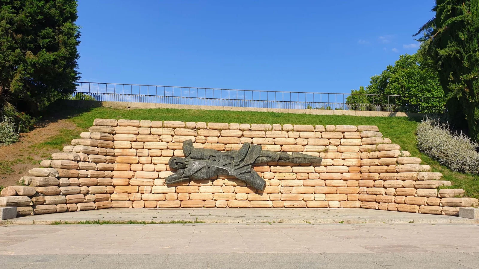 Monument aux morts du Cuartel de la Montaña — Madrid