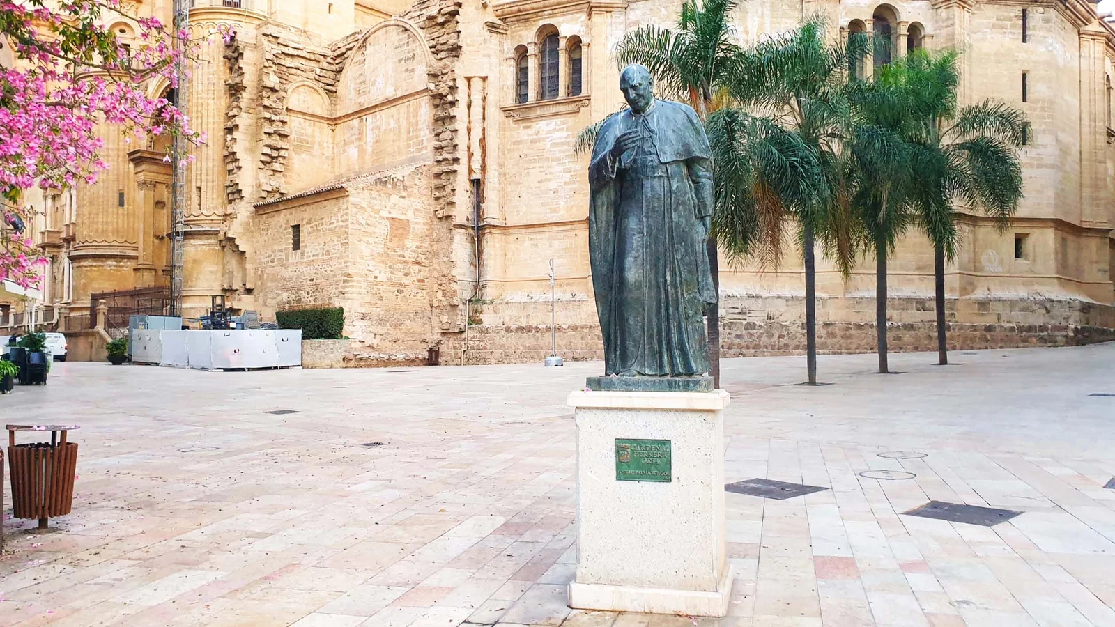 Statue du cardinal Herrera Oria — Malaga