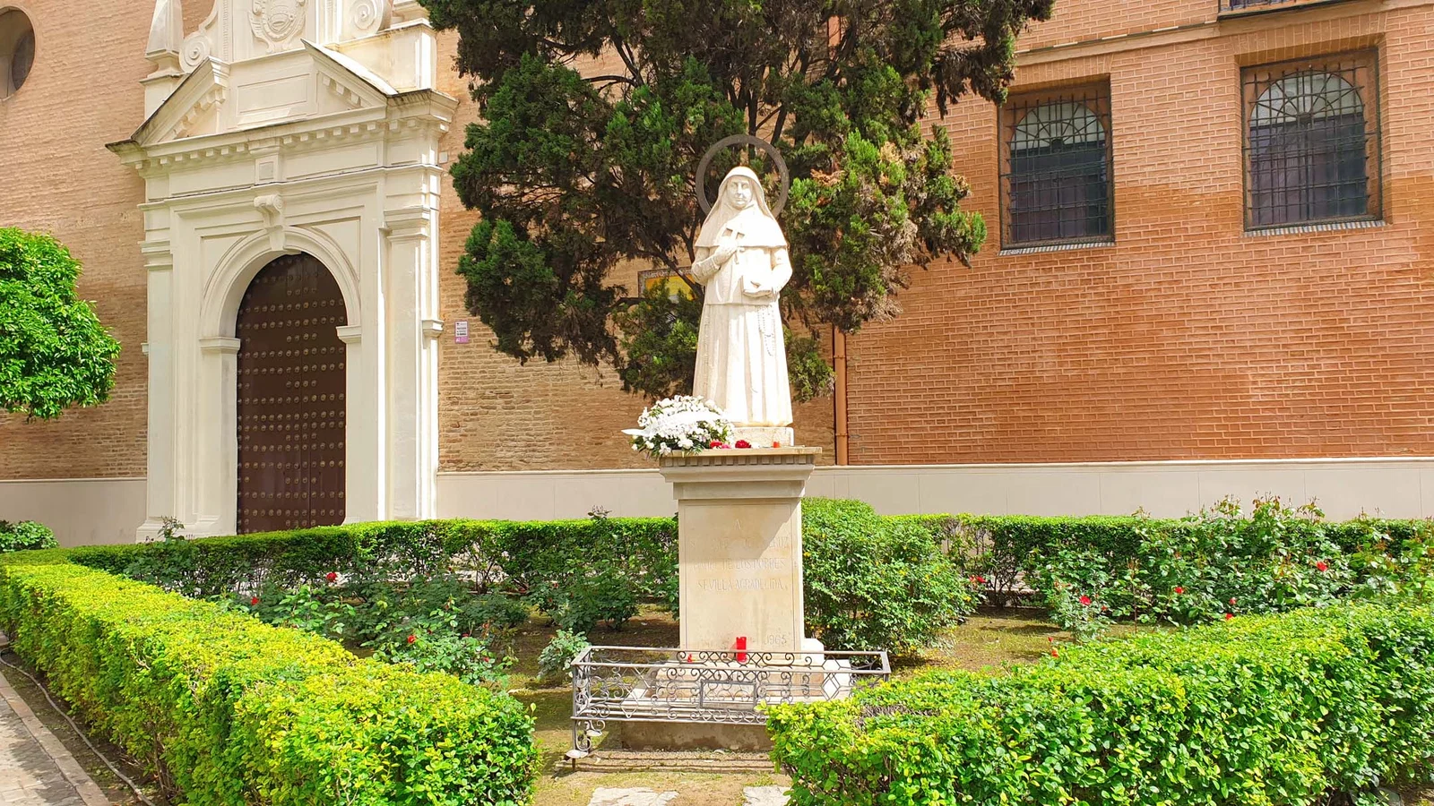 Statue de Santa Ángela de la Cruz — Séville