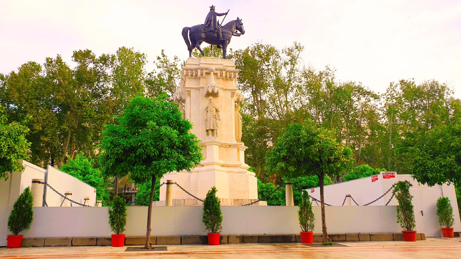 Statue de l’amiral Ramón de Bonifaz — Séville