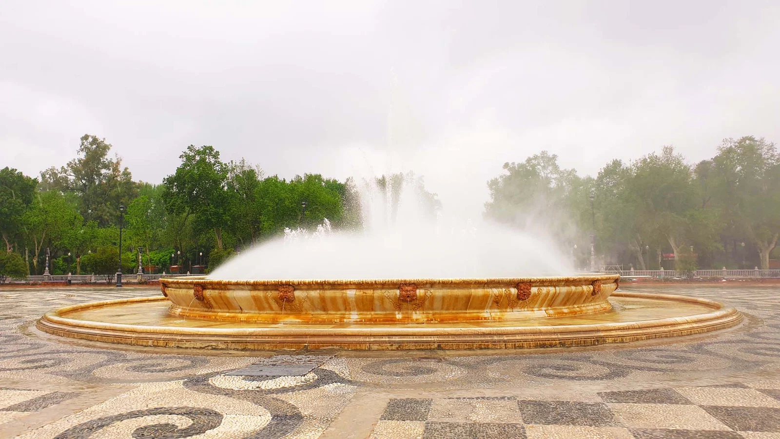 Place d’Espagne — la fontaine — Séville