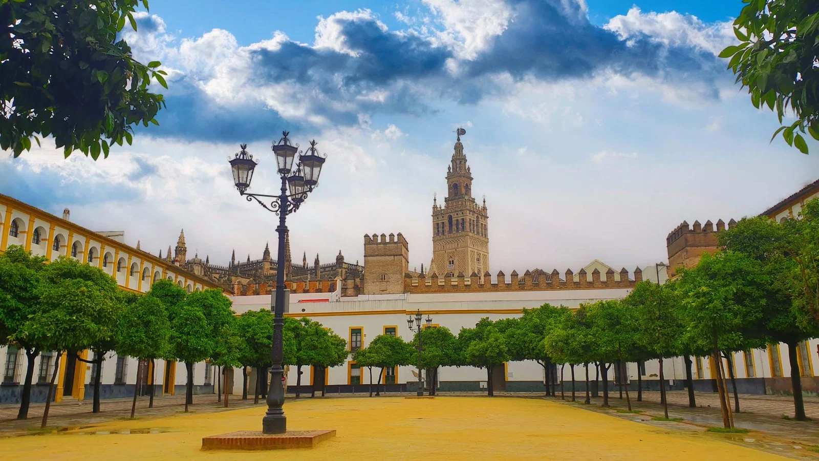 Patio de Banderas — Séville