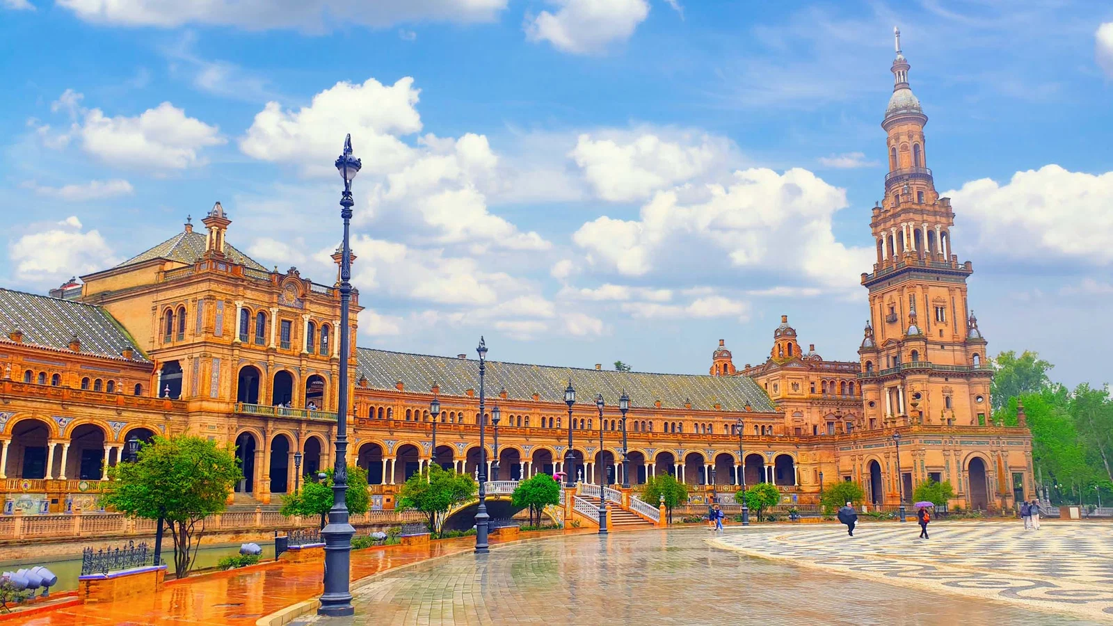 Place d’Espagne — la tour sud — Séville