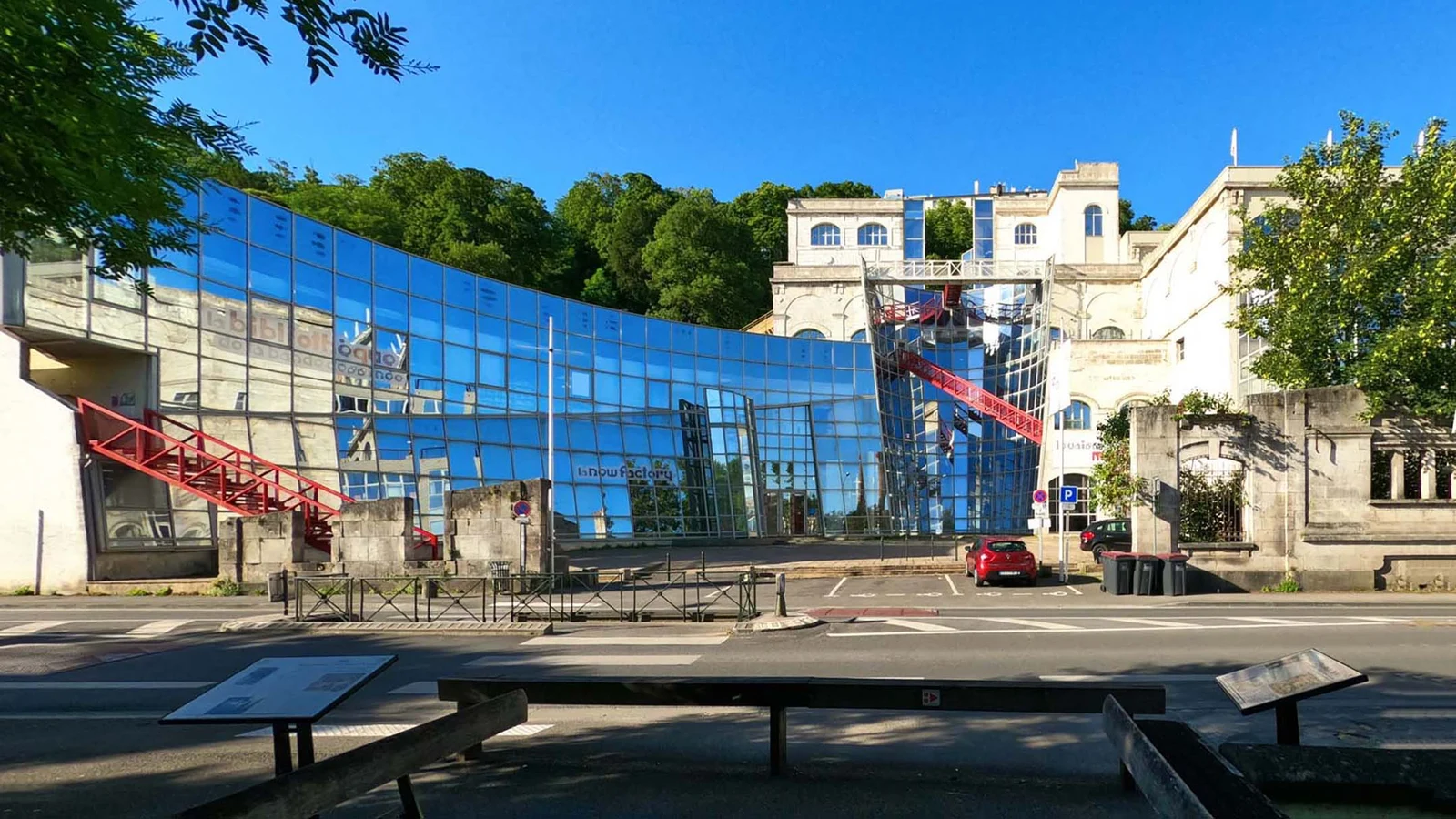 La bibliothèque de la bande dessinée * — Angoulême