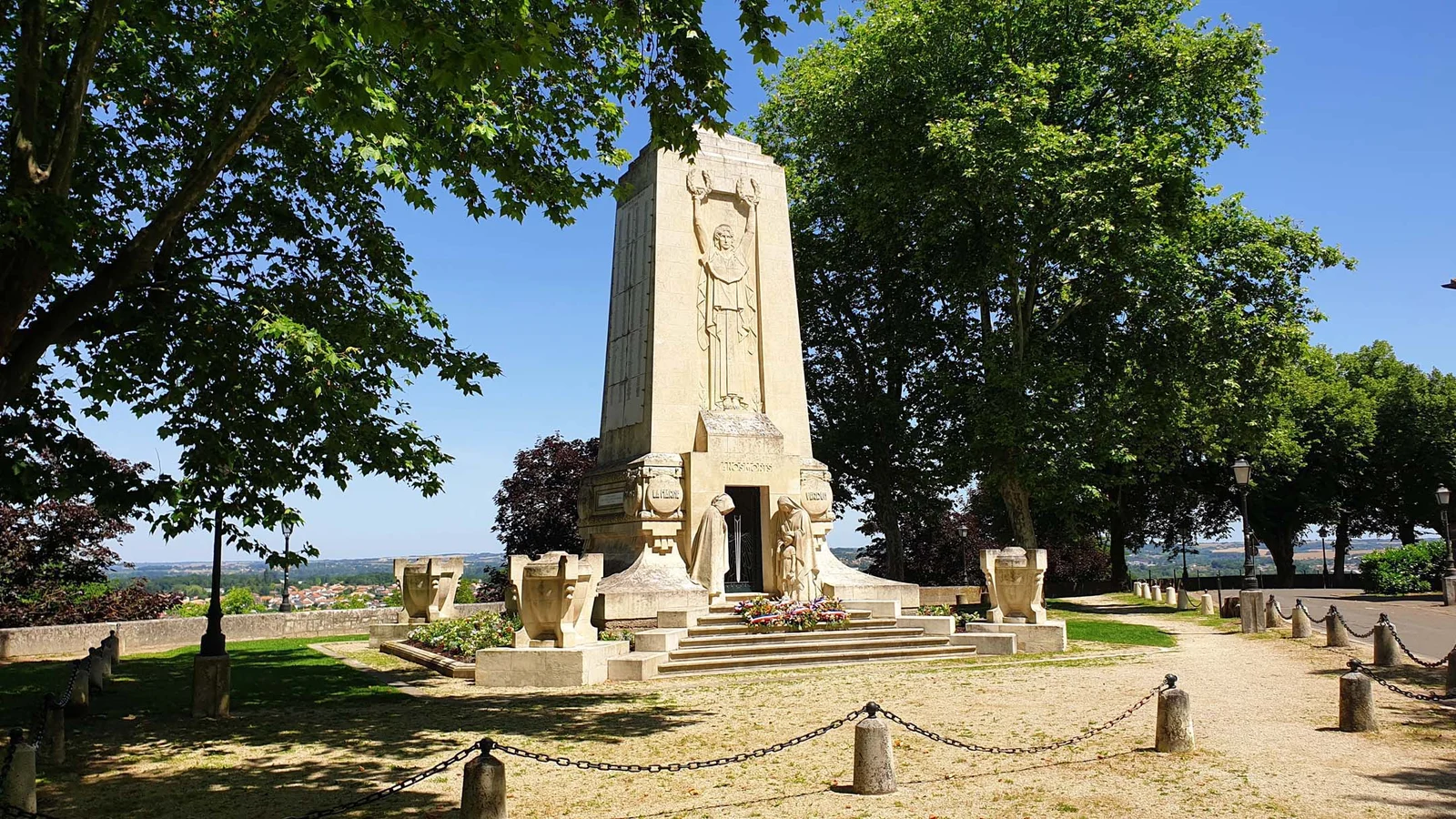 Monument aux morts — Angoulême