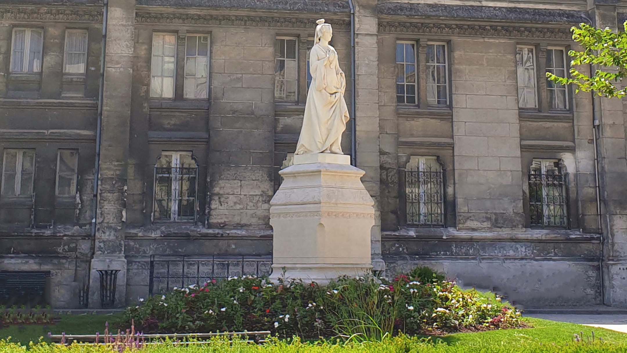 Statue de Marguerite d’Angoulême