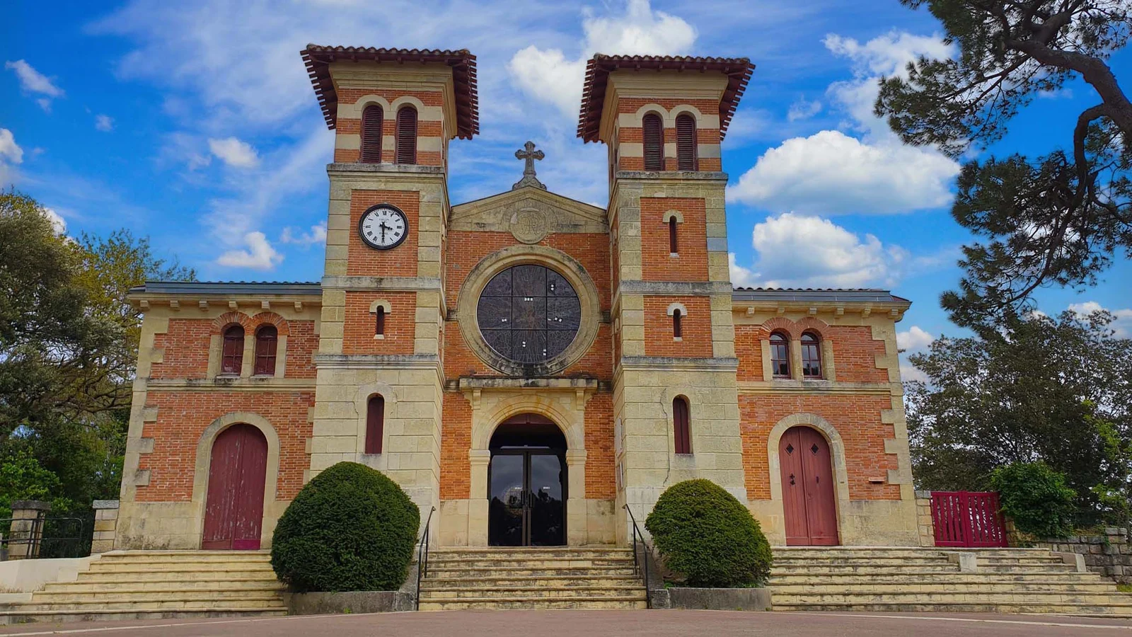 Eglise de Notre Dame des Passes * — Arcachon