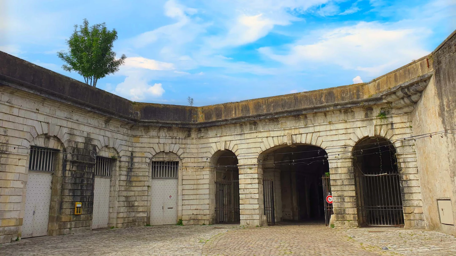 Place de la Porte d'Espagne — Bayonne