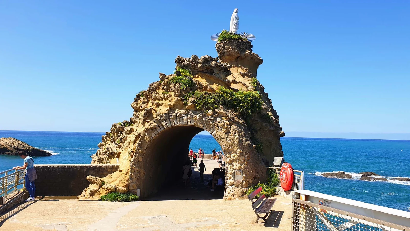 Rocher de la Vierge * — Biarritz