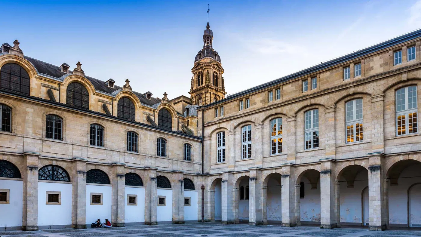 Cour Mably - Salle Capitulaire — Bordeaux