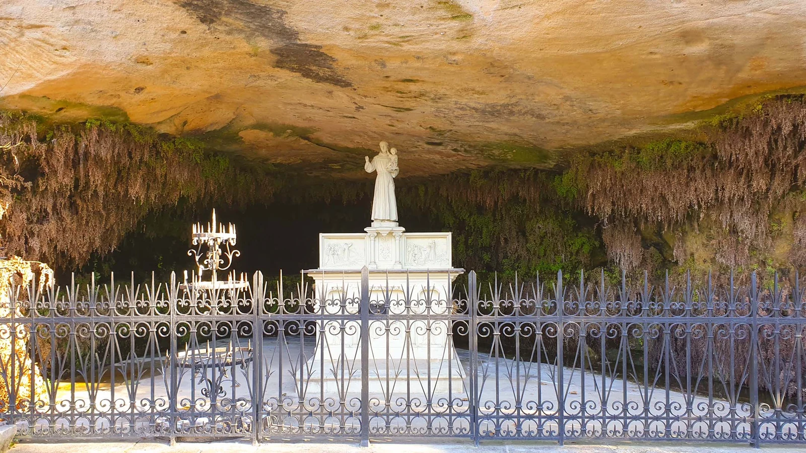 La Grotte De L'Eau — Brive-la-Gaillarde