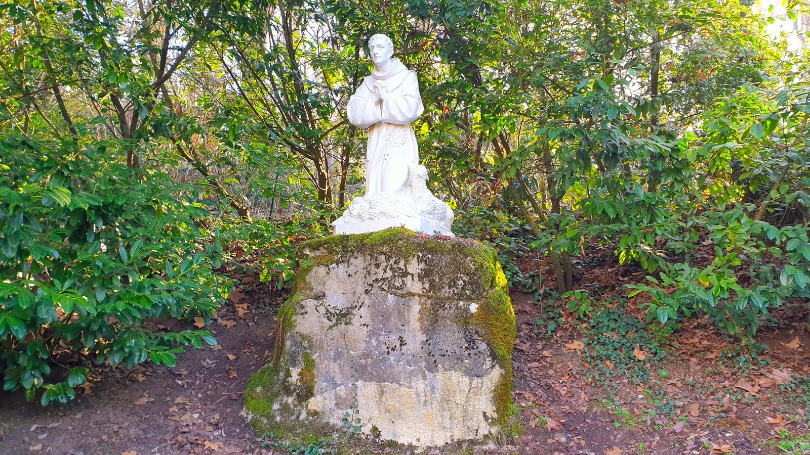 La Statue De Pascal Baylon — Brive-la-Gaillarde