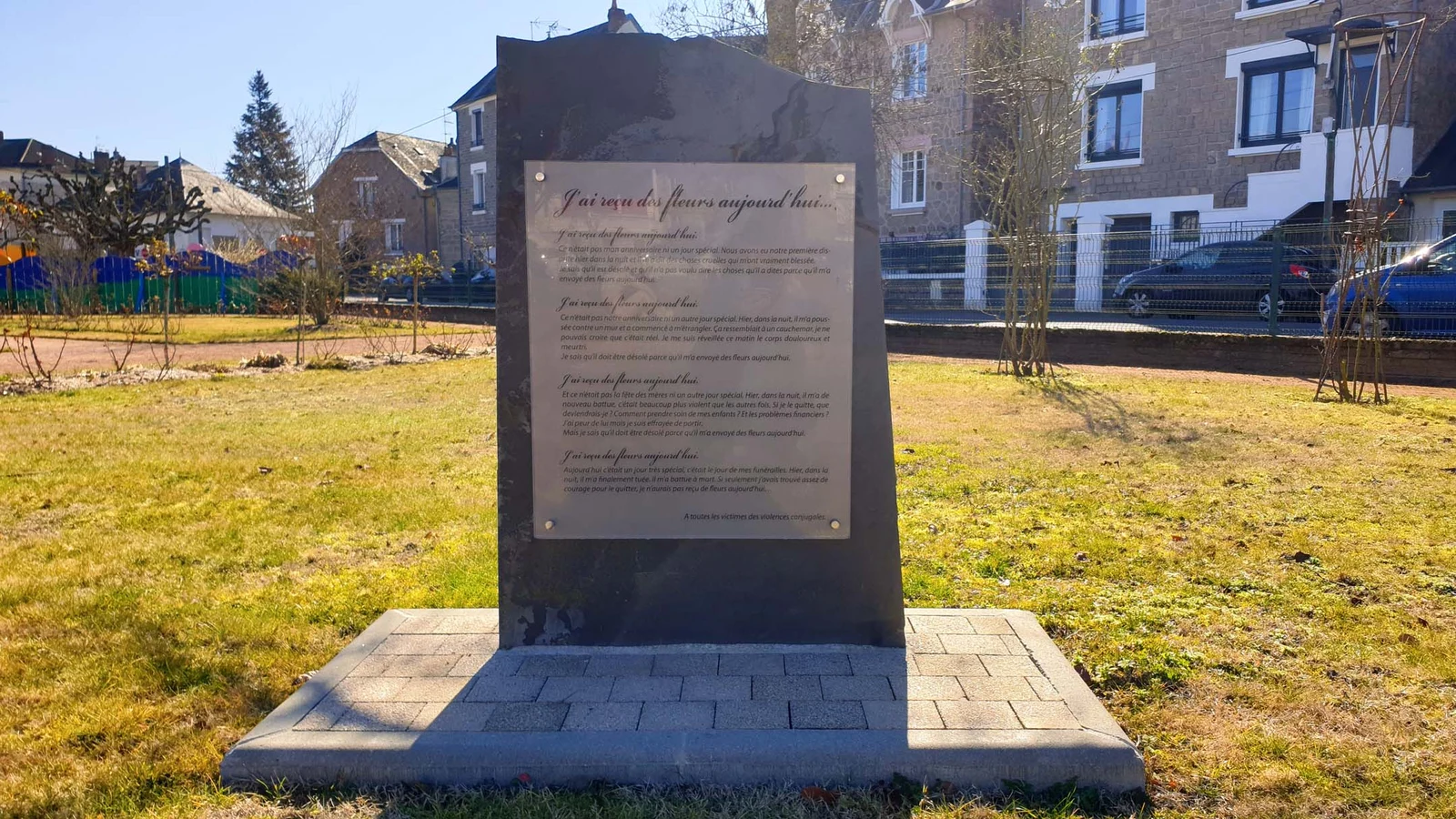 Monument J'ai Reçu Des Fleurs Aujourd’hui — Brive-la-Gaillarde