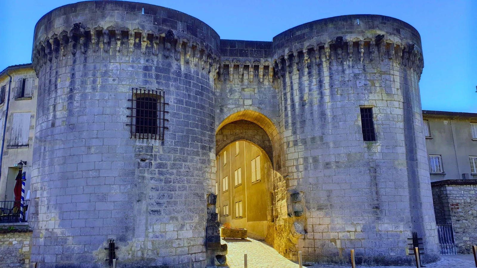 Porte et tours du Vieux-Port de Cognac * — Cognac