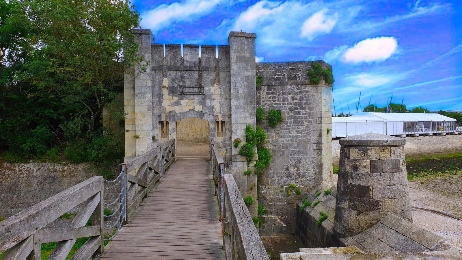 Porte des Deux Moulins — La Rochelle