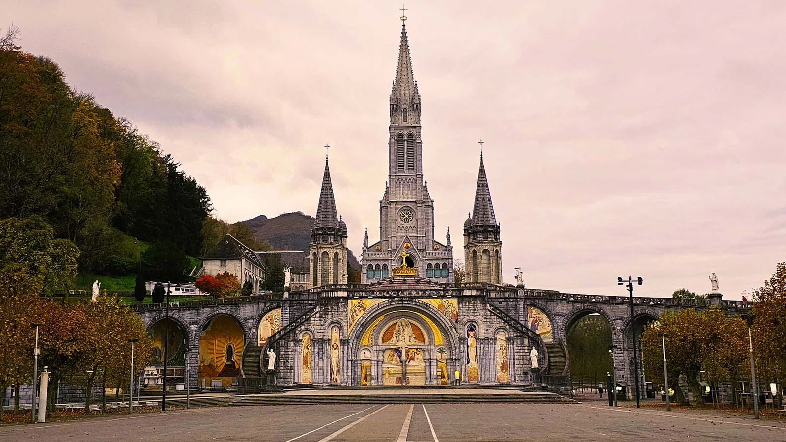 Basilique Notre Dame du Rosaire * — Lourdes