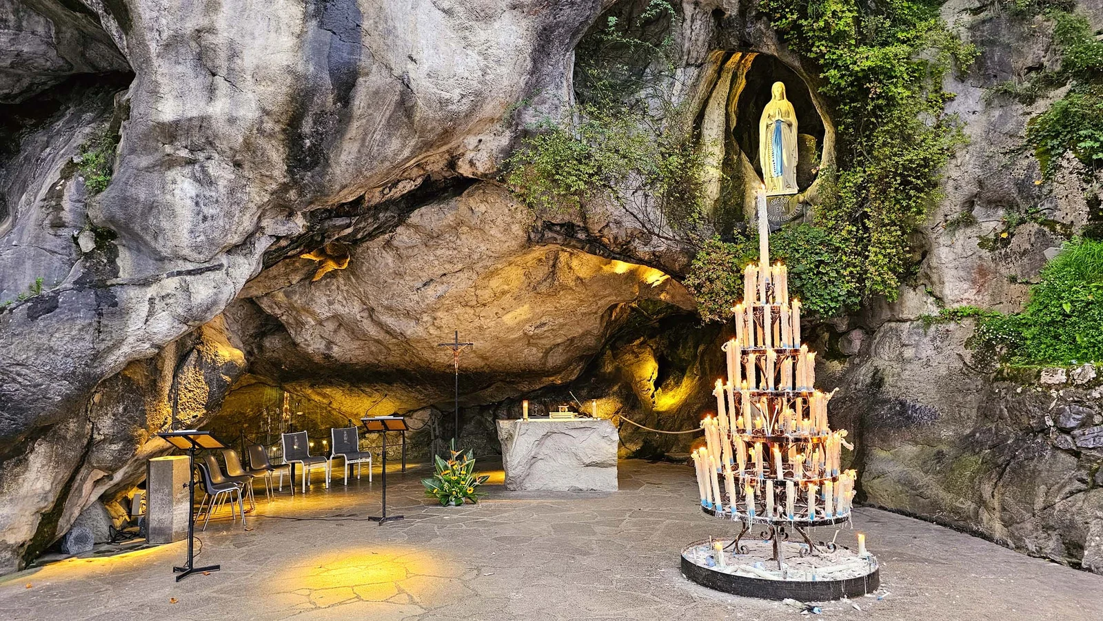 Grotte de Massabielle * — Lourdes