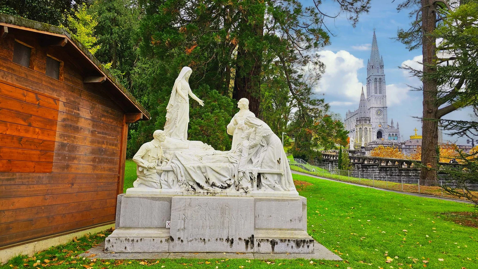 Monument "Salus Infirmorum" by Jules Dechin — Lourdes