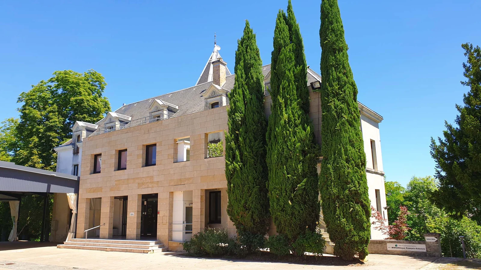 Château des Izards * — Périgueux
