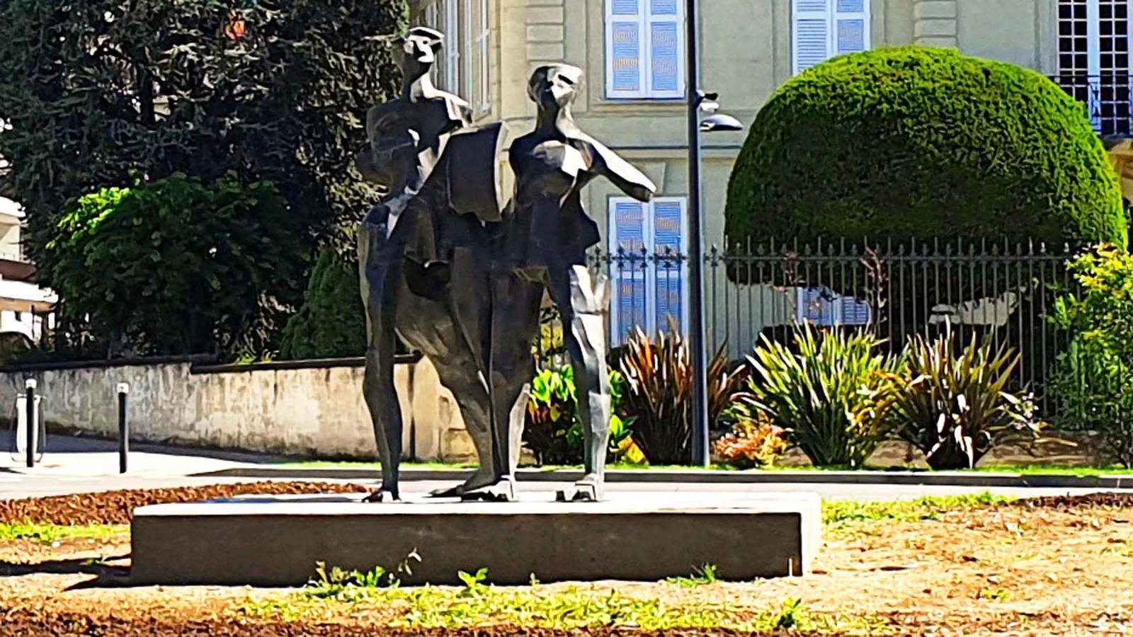 Statue Les Pèlerins — Périgueux