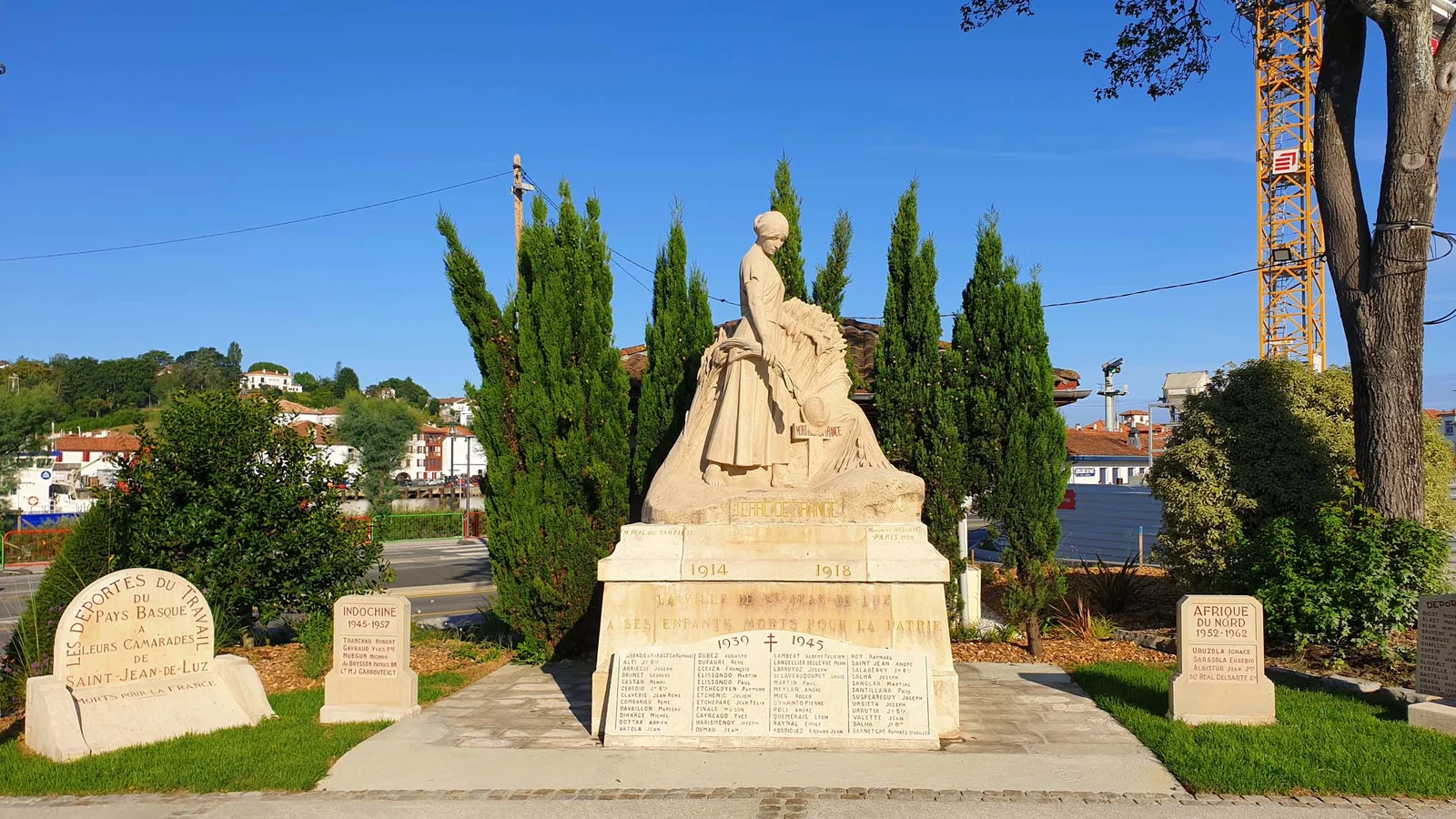 Monument aux Morts de Saint-Jean-de-Luz — Saint-Jean-de-Luz