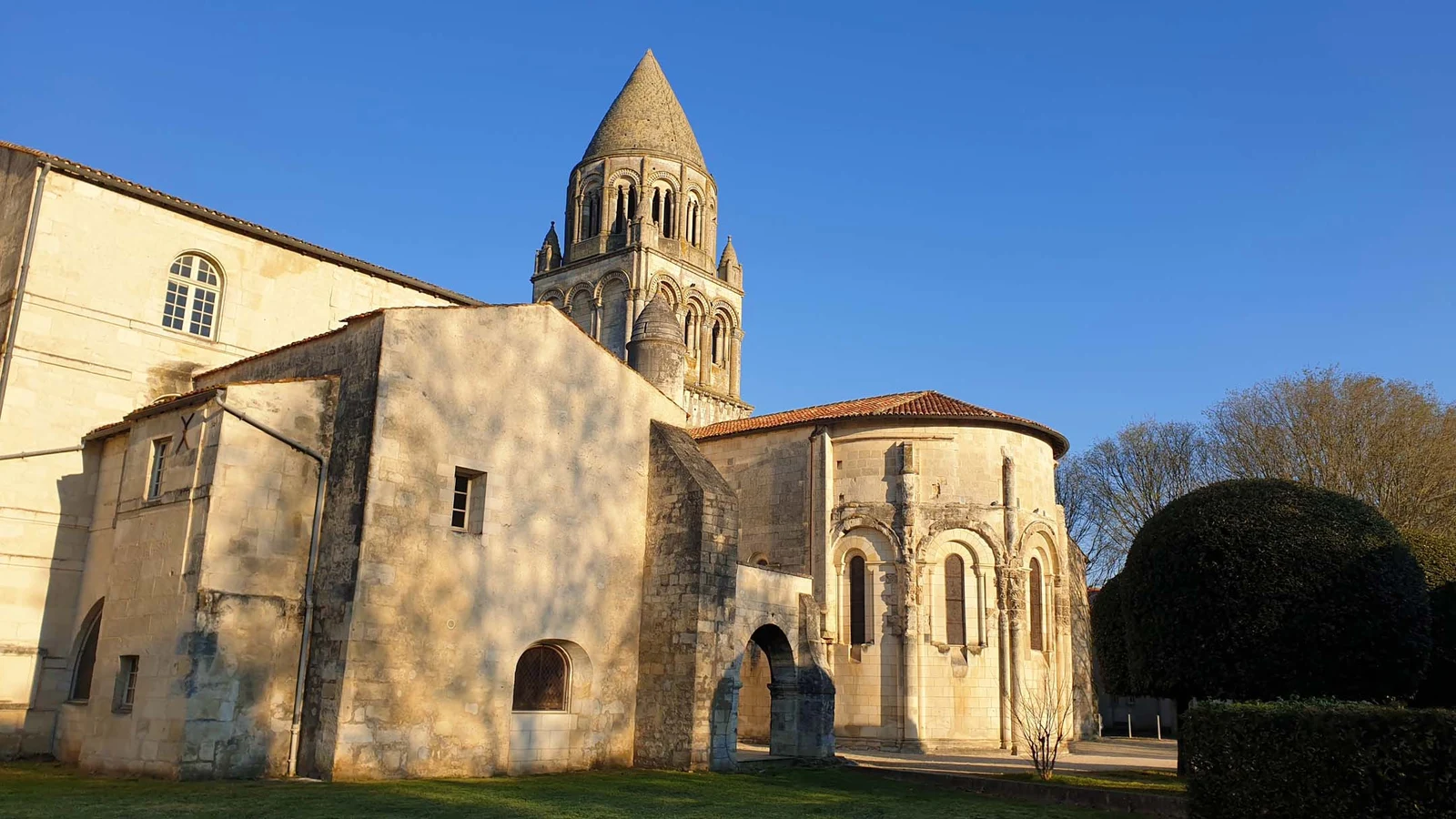 Abbaye aux Dames * — Saintes