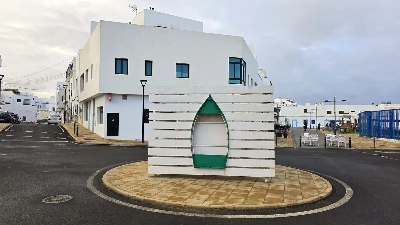 Petit bateau en bois — El Cotillo