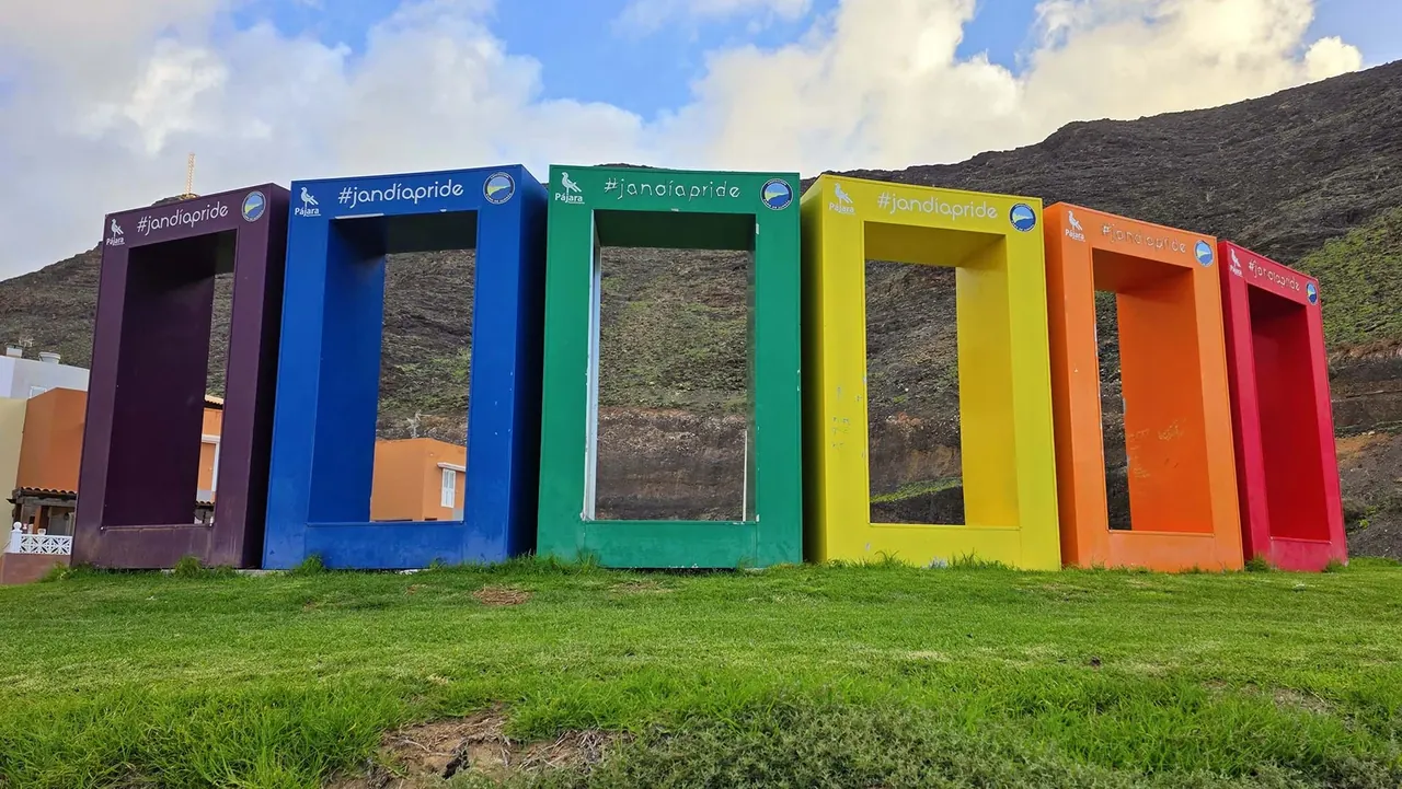 Sculpture de la Fierté LGTBI de Jandía — Morro Jable