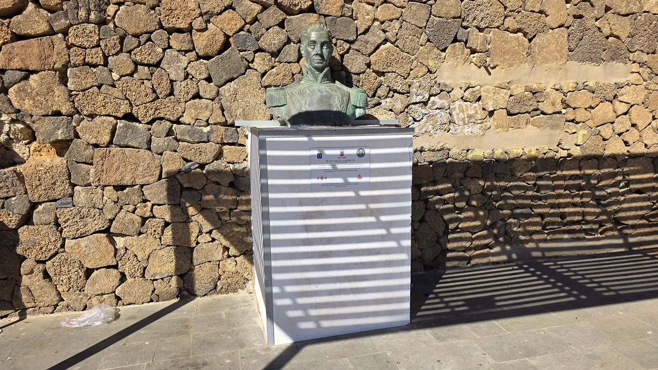Buste de Simón Bolívar — Puerto del Rosario