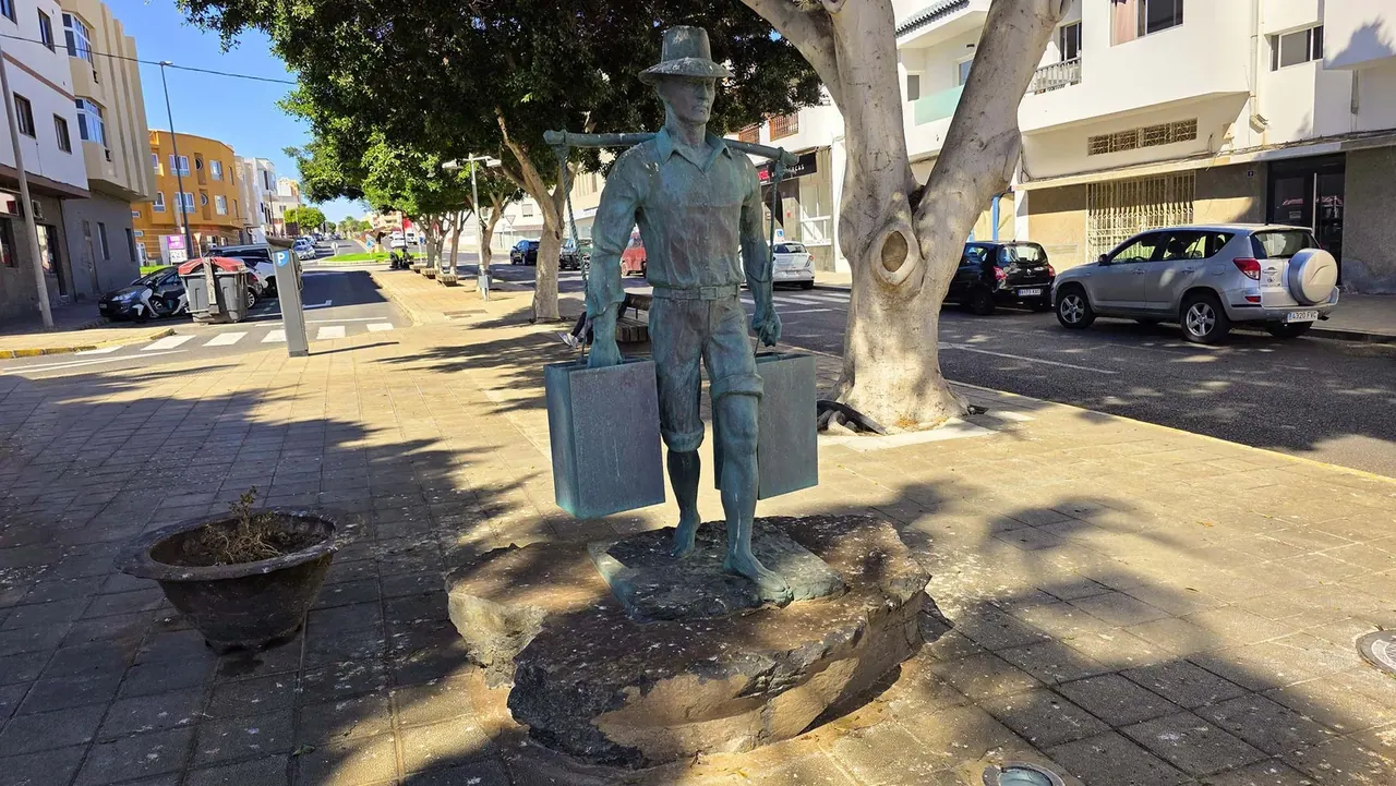 Le Porteur d’eau — Puerto del Rosario